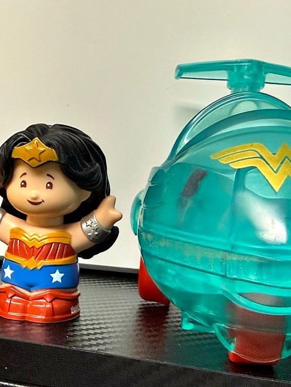 Mattel Wonder Woman Invisible Jet Toy Set Blue & Red